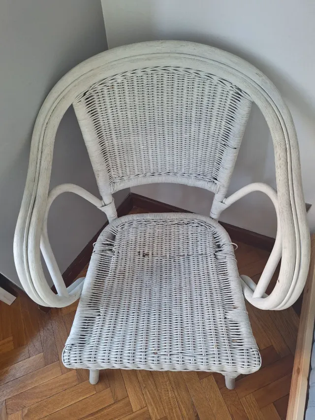 Juego de 2 sillas blancas de mimbre