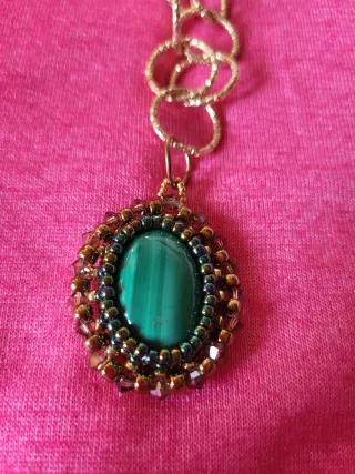 Collana fatta a mano con perline oro e verdi