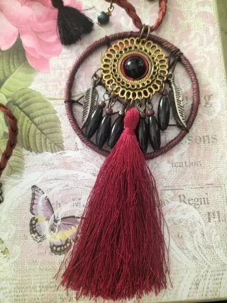 Collar largo estilo boho con detalles