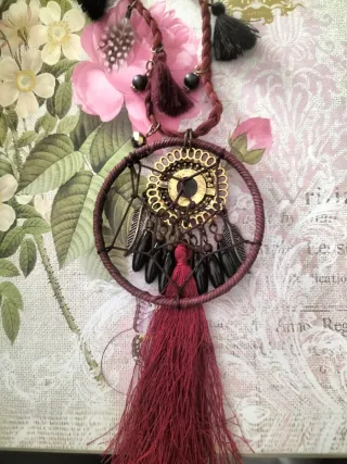 Collar largo estilo boho con detalles