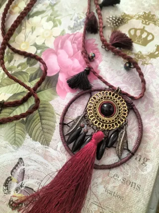 Collar largo estilo boho con detalles