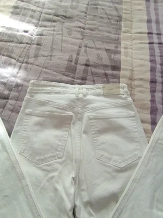 Pantalón blanco Pull&Bear talla 36