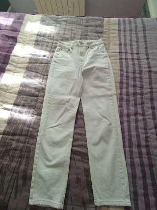 Pantalón blanco Pull&Bear talla 36