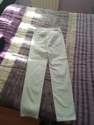 Pantalón blanco Pull&Bear talla 36