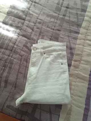 Pantalón blanco Pull&Bear talla 36