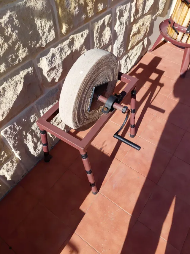 Piedra de afilar con soporte