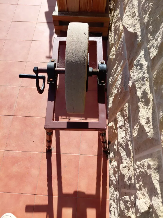 Piedra de afilar con soporte