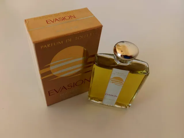 Evasion Parfum de Toilette Caja y Botella
