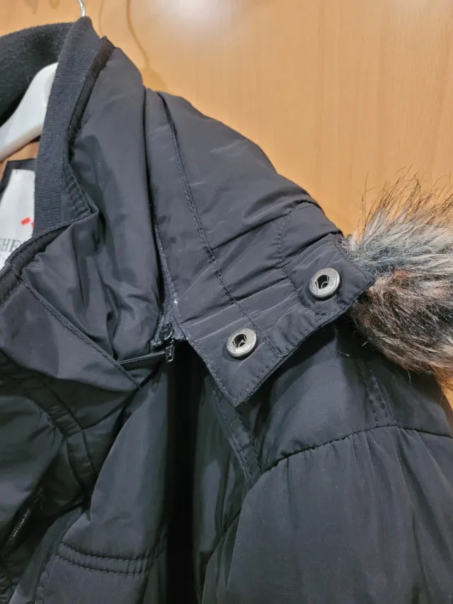 Parka con capucha desmontable