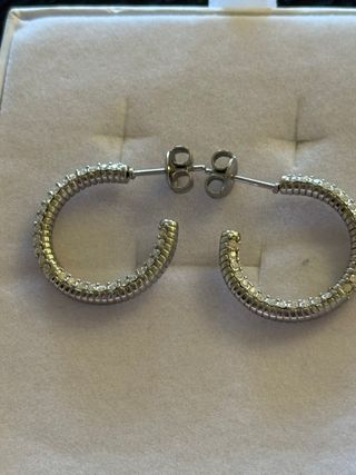 Orecchini a cerchio con zirconi