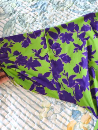 Vestido floral verde y morado