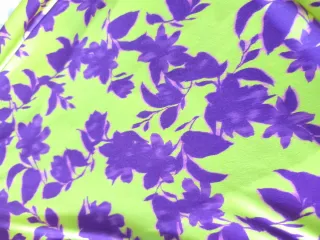 Vestido floral verde y morado