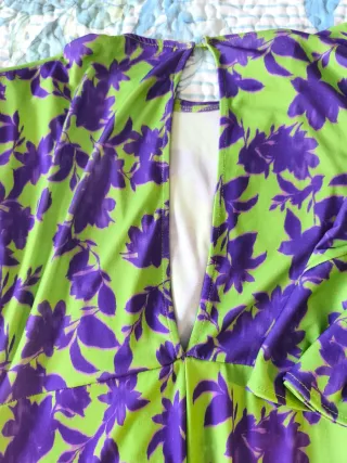 Vestido floral verde y morado