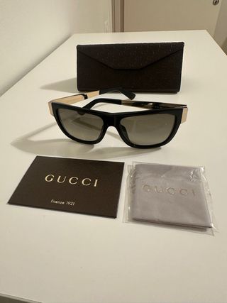 Gafas de Sol Gucci Negras y Doradas