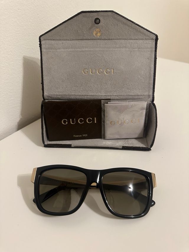 Gafas de Sol Gucci Negras y Doradas