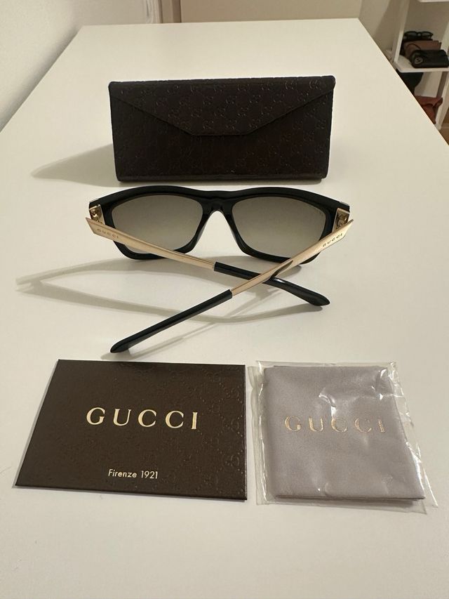 Gafas de Sol Gucci Negras y Doradas