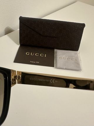 Gafas de Sol Gucci Negras y Doradas