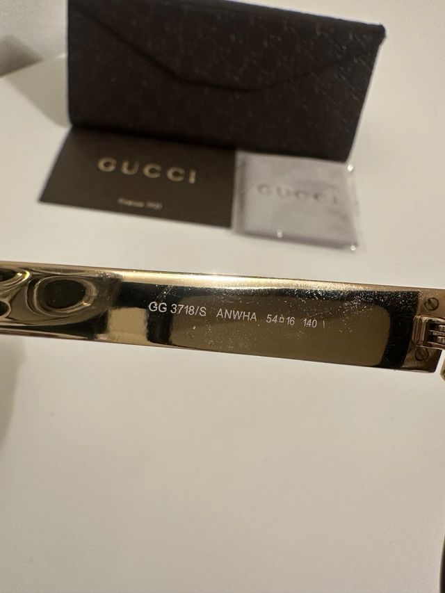 Gafas de Sol Gucci Negras y Doradas