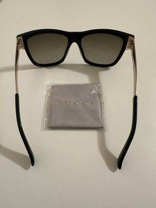 Gafas de Sol Gucci Negras y Doradas