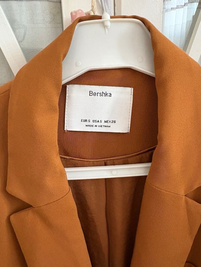 Blazer marrón Bershka