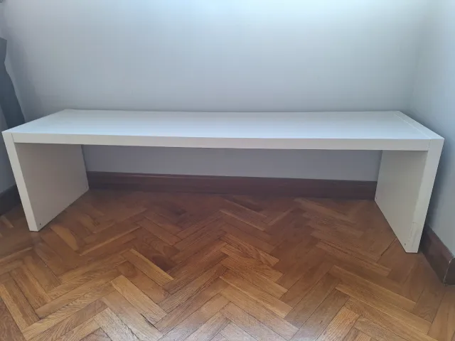 Banco blanco de madera
