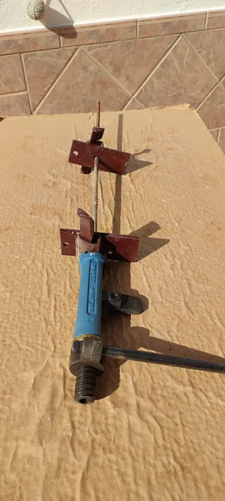 2 llaves tensadoras + 24 cuñas o ranas