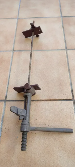 2 llaves tensadoras + 24 cuñas o ranas