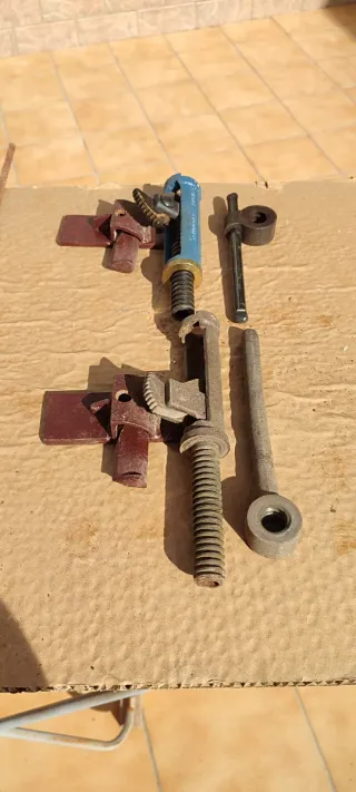 2 llaves tensadoras + 24 cuñas o ranas