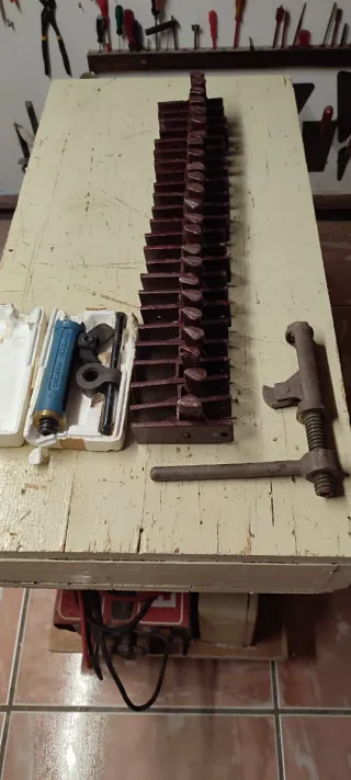 2 llaves tensadoras + 24 cuñas o ranas