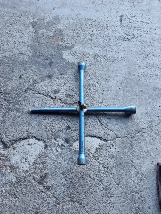 Llave de Ruedas Azul