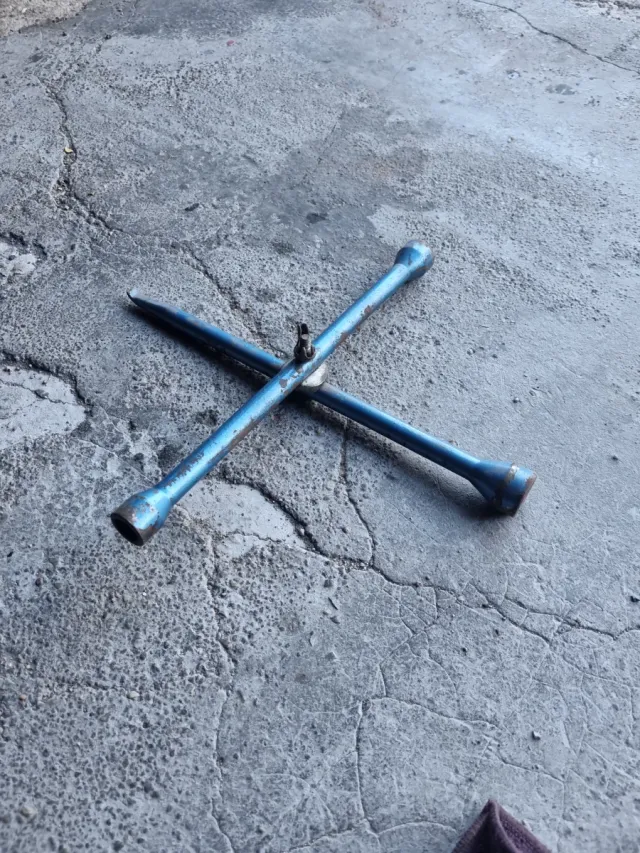 Llave de Ruedas Azul