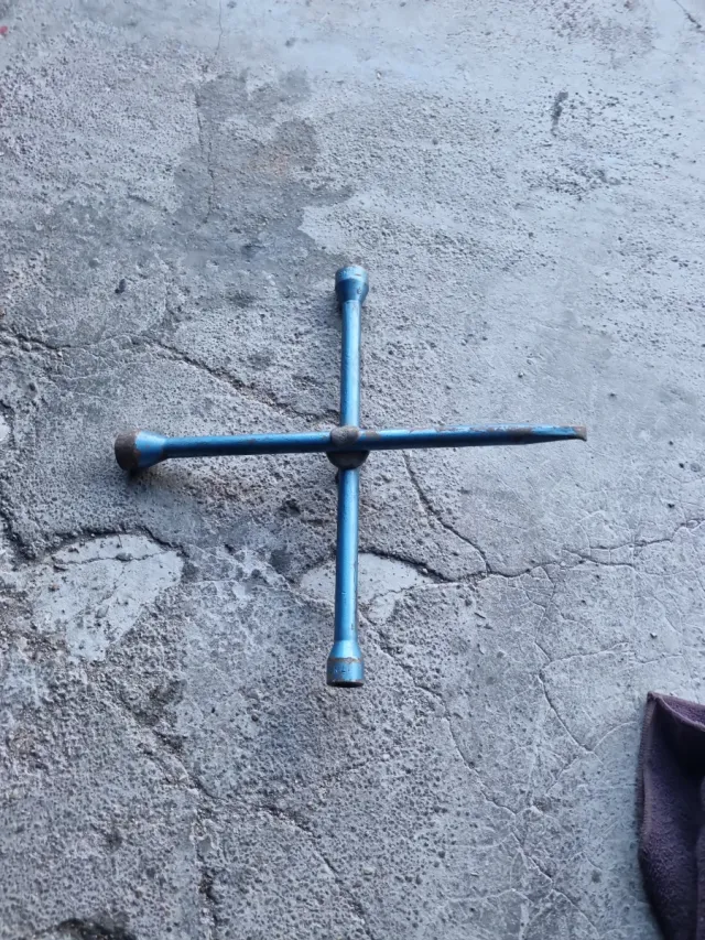 Llave de Ruedas Azul