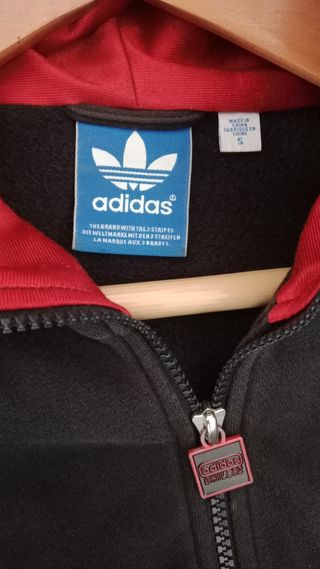 Sudadera Adidas Chile 62 con cremallera y capucha