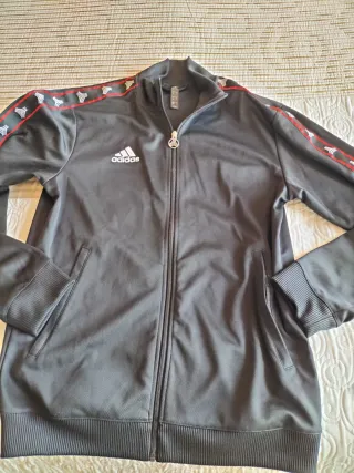 Chaqueta deportiva Adidas chico negra