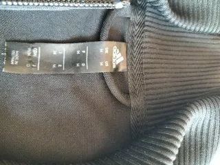 Chaqueta deportiva Adidas chico negra