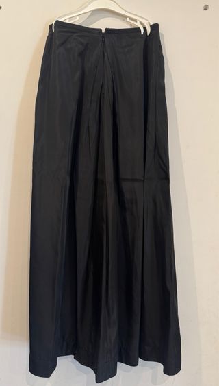 Falda larga raso negra