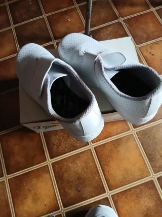 Zuecos de trabajo DIAN blancos