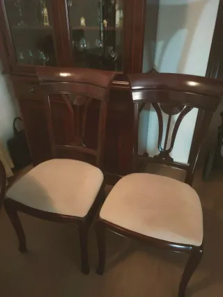 Mesa de salón y 6 sillas de comedor