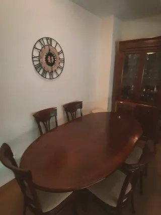 Mesa de salón y 6 sillas de comedor