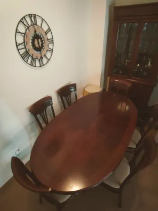 Mesa de salón y 6 sillas de comedor