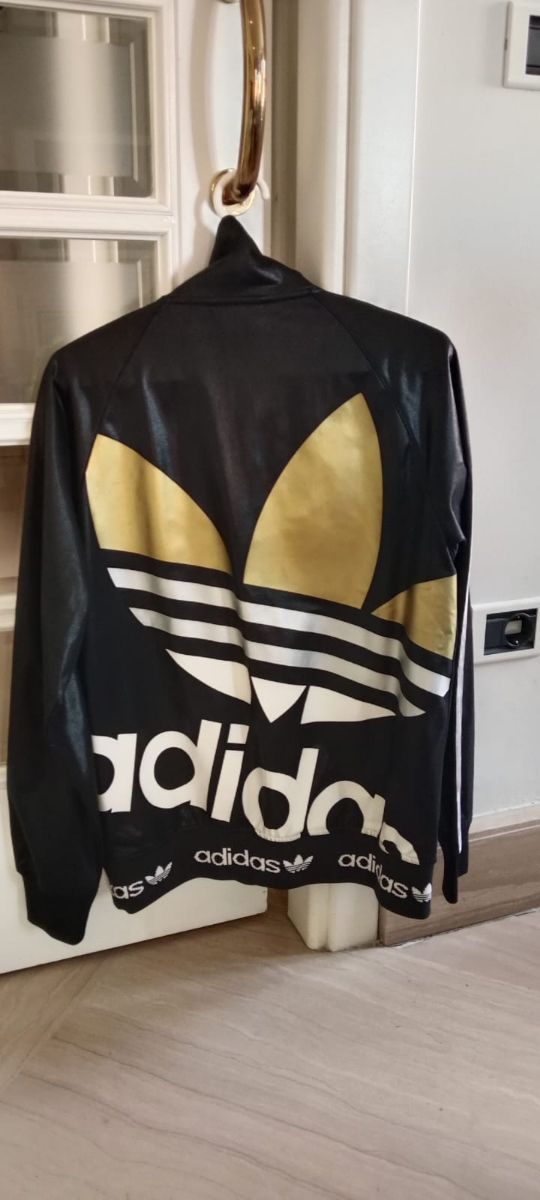 Chaqueta Adidas Chile 62 Negra y Dorada