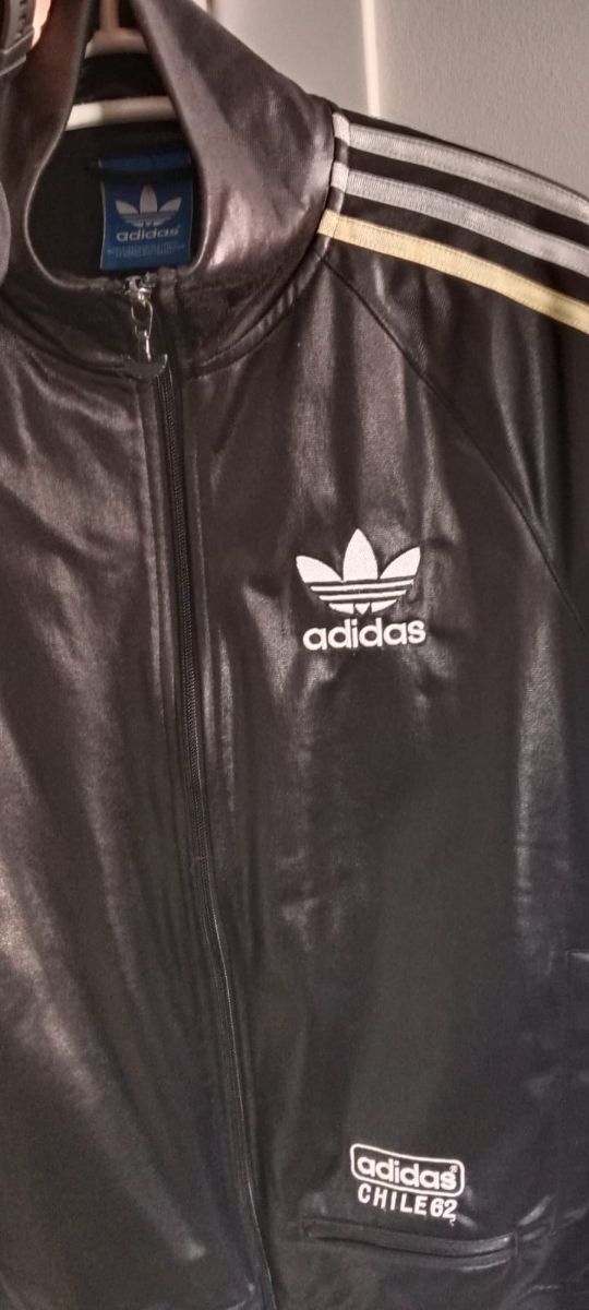 Chaqueta Adidas Chile 62 Negra y Dorada