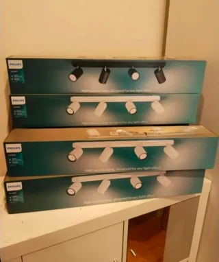 Foco NUEVO Philips de 4 luces