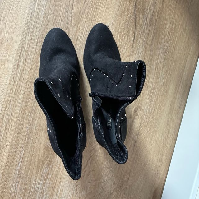 Botines negros tacón con tachuelas