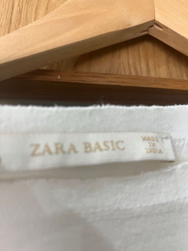 Jersey blanco con lunares negros