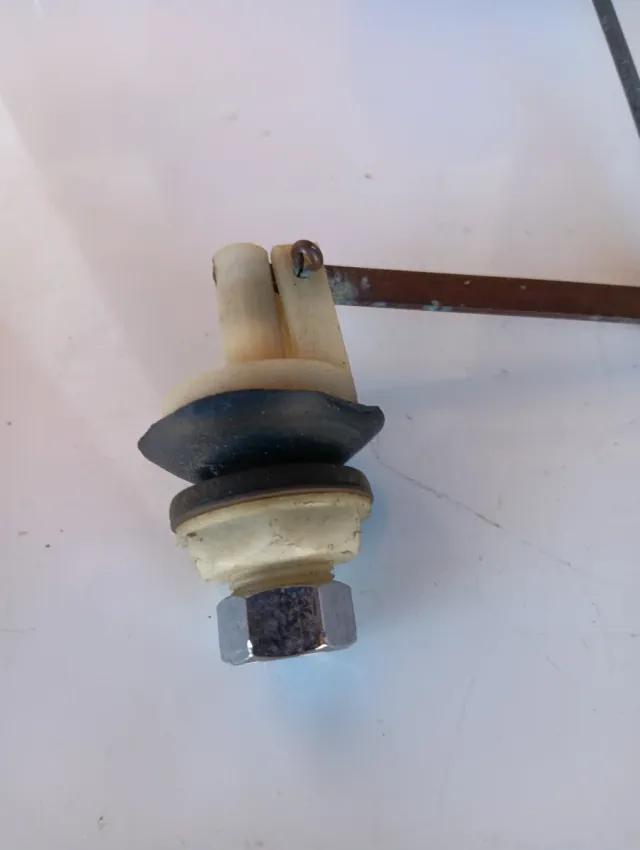 Lote 2 piezas cisterna y desagüe