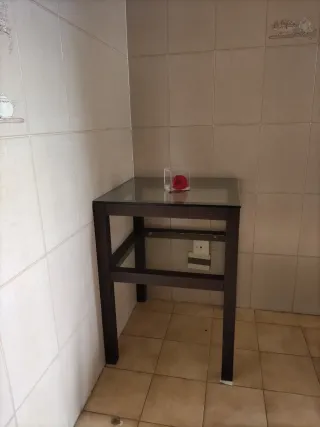 Tavolo in vetro e metallo