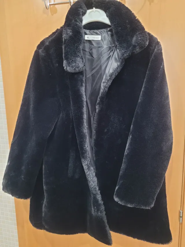 Abrigo pelo negro EASY WEAR talla XL