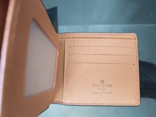 Cartera de piel para hombre nueva.