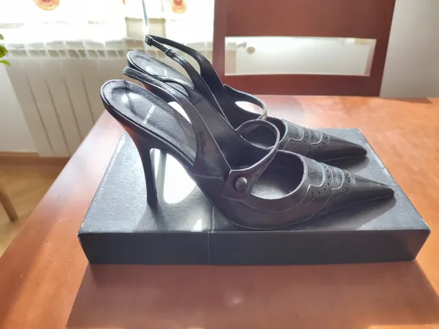 Zapatos de tacón Amparo Bernus negros